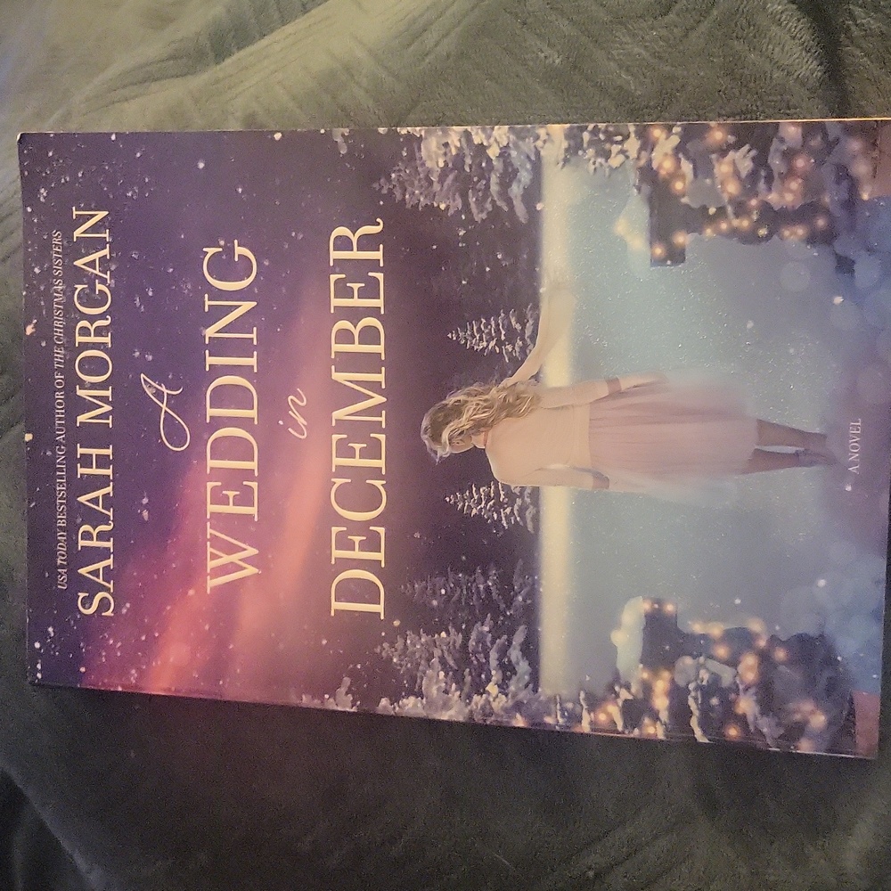 Paperback A Wedding In December by Sarah Morgan